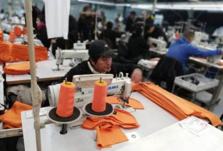 Trabajadores textiles recuperaron la fábrica Sport Tech 2