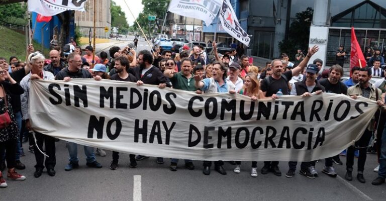 Medios comunitarios y cooperativos plantean democracia y federalismo