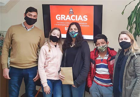 Jóvenes de Elena recaudaron fondos para Bomberos Voluntarios de Berrotarán
