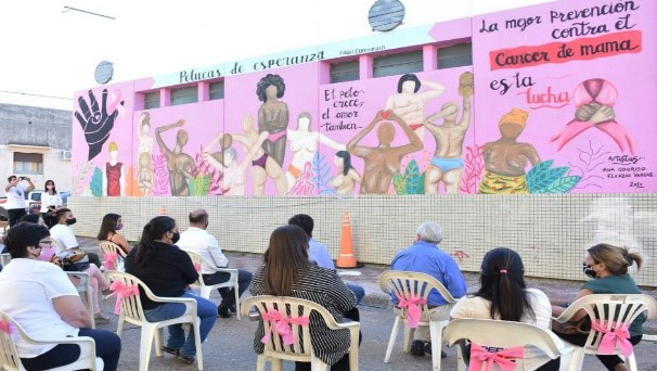 Inauguraron un mural que ilustra la sensibilización de la lucha contra el cáncer