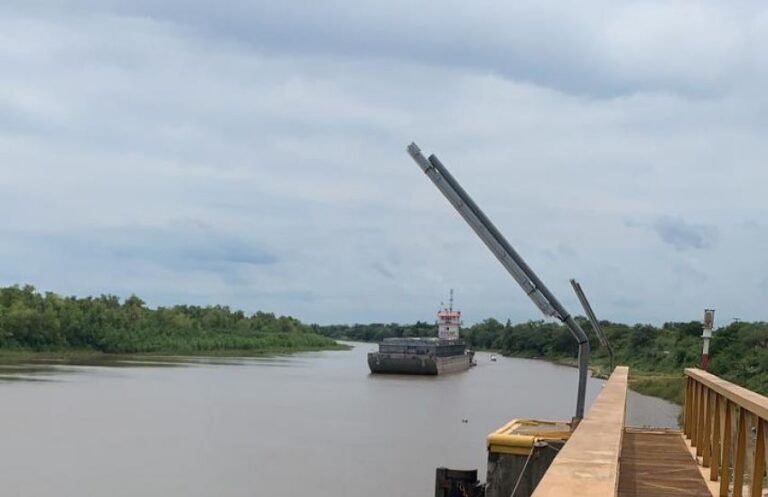 Reactivaron el transporte de cereales en el riacho Barranqueras