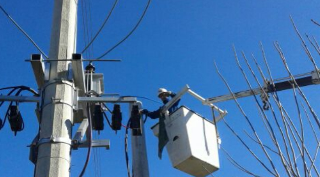 Electricistas que les faltaba trabajo se agruparon para brindar servicios
