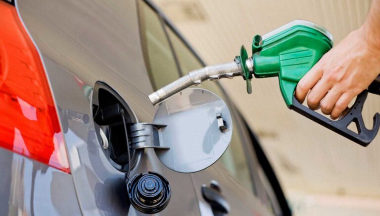 Los precios de los combustibles complican a los taxis