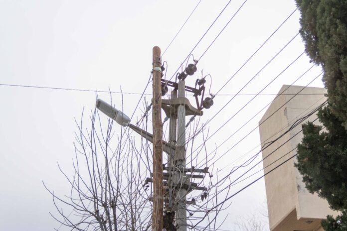 Intiman a Telefónica a retirar postes colocados sin autorización