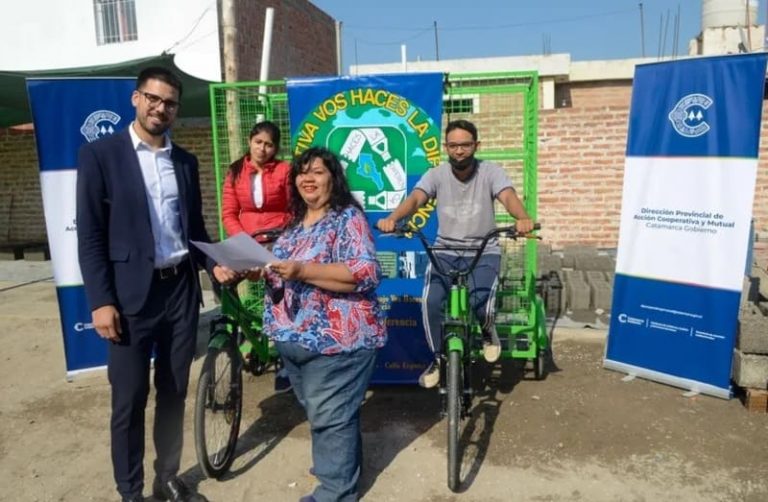 Reciben bicicarros para la recolección de residuos de plásticos
