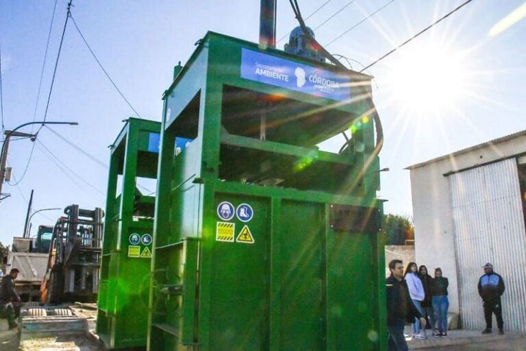 Estrenan nuevas prensas enfardadoras para mejorar el proceso de reciclaje