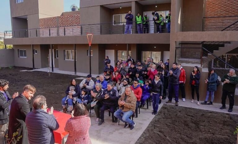 Inauguraron nuevas viviendas familiares en Castelar sur 1