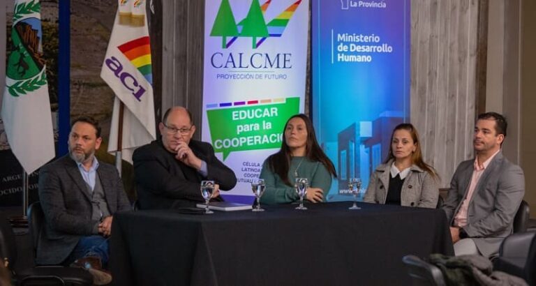 Capacitan-a-docentes-en-cooperativismo-escolar