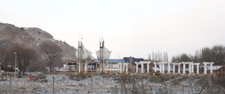 Pondran-en-funcionamiento-la-planta-de-gas-de-Esquel