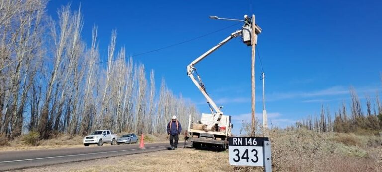 Mejoran-la-iluminacion-en-dos-accesos-a-Monte-Coman