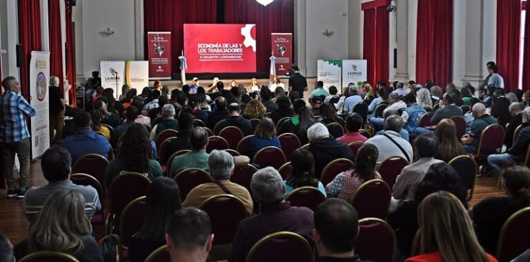 Saldremos con la bandera bien alta de la autogestión, el cooperativismo y el federalismo