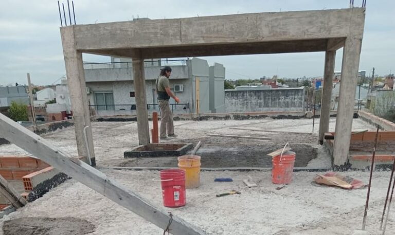 Construyen viviendas mediante esfuerzo colectivo