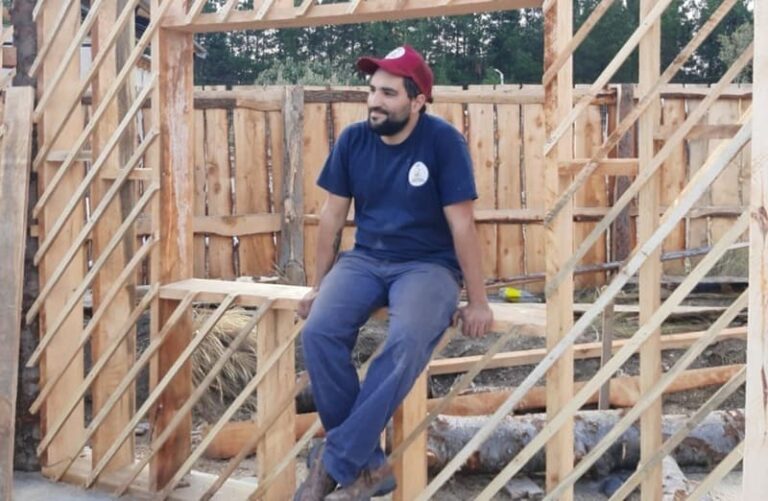 Entregan casa construida con técnicas ancestrales en Las Victorias