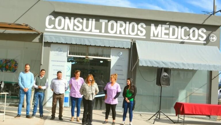 Ofrecen servicios médicos con descuentos a usuarios de agua potable