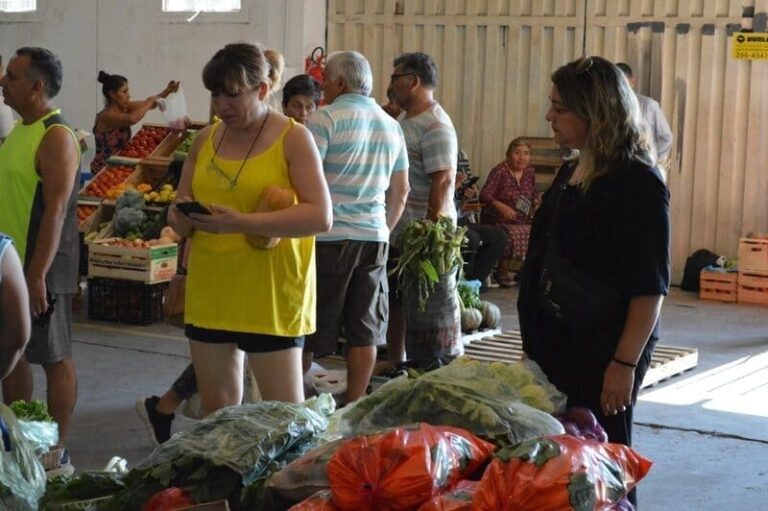 Abastecen de alimentos frescos a precios accesibles