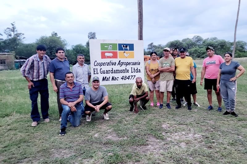 Crearon una red de producción avícola que abastece 20 pueblos