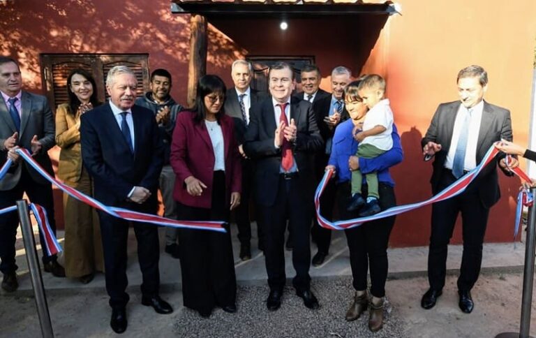 Entregaron viviendas sociales a familias de Donadeu