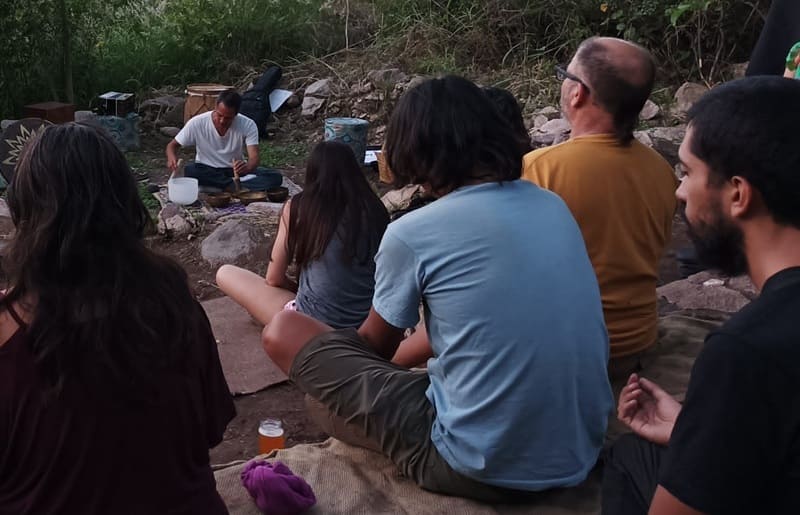 Unieron teatro y bioconstrucción en una escuela viva