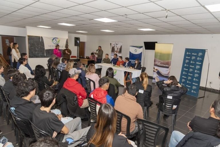 Lanzan programa de formación profesional con financiamiento propio