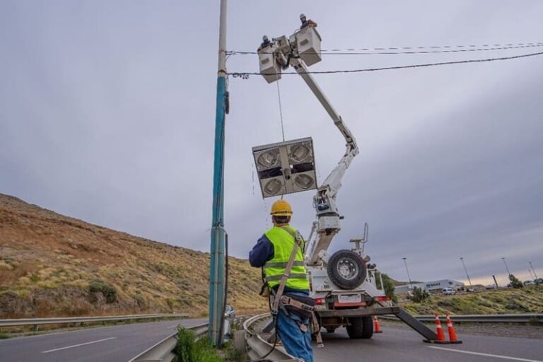 Mejoran alumbrado público en zona de alto tráfico vehicular
