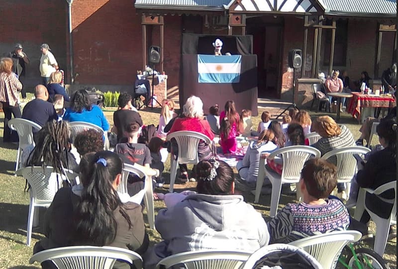 Se vinculan con realidades infantiles mediante el lenguaje de los títeres