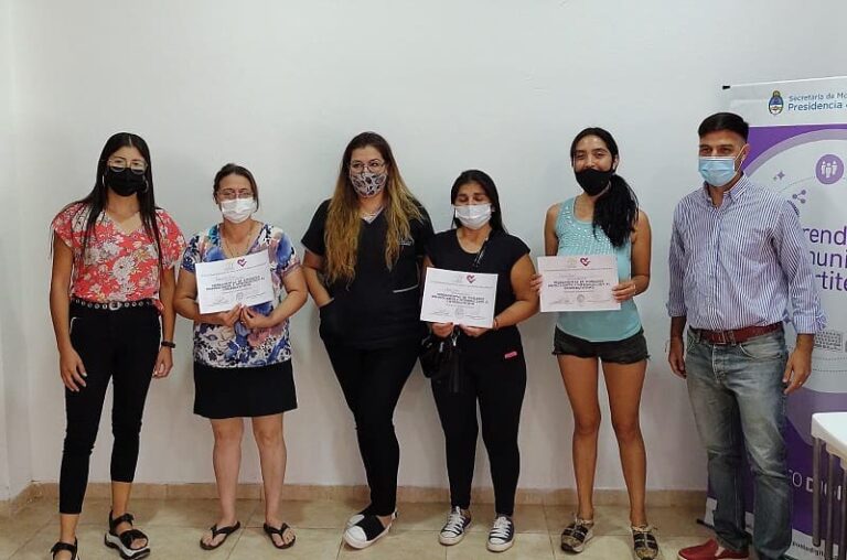 Transformaron el cuidado en una profesión con certificación