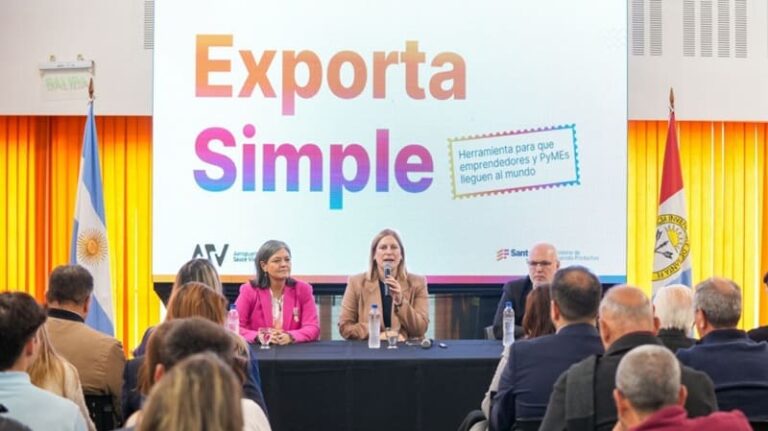 Capacitan a empresas en exportación simplificada con programa federal