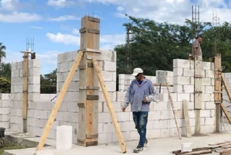 Construyen casas de bajo consumo energético