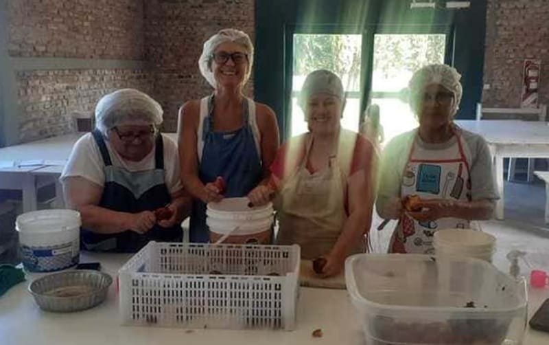 Transforman frutas patagónicas en dulces y oportunidades