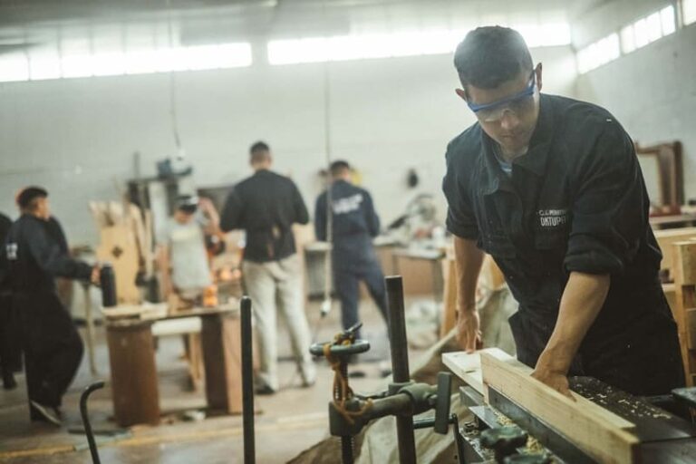 Transforman vidas tras las rejas a través del trabajo y el deporte