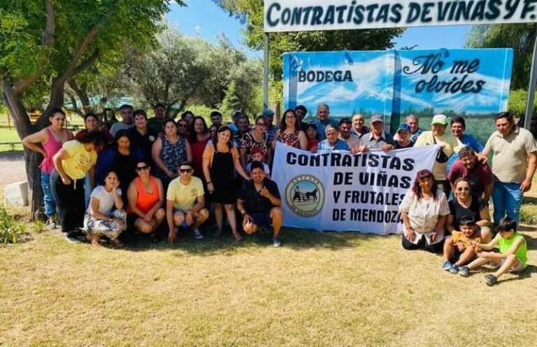 Contratistas viñateros impulsan marca de vinos artesanales
