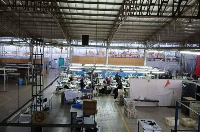 Desarrollan prototipo de calzado deportivo con maquinaria de antigua fábrica