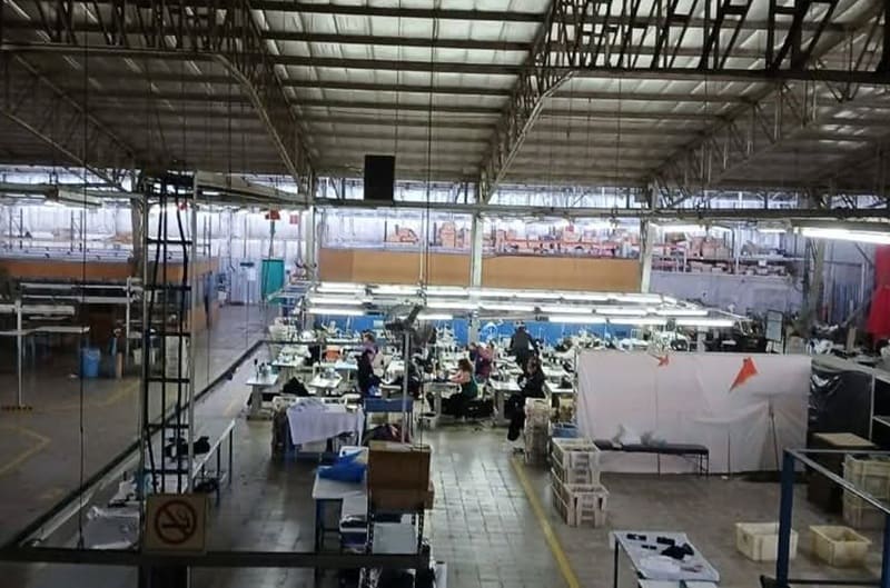 Desarrollan prototipo de calzado deportivo con maquinaria de antigua fábrica