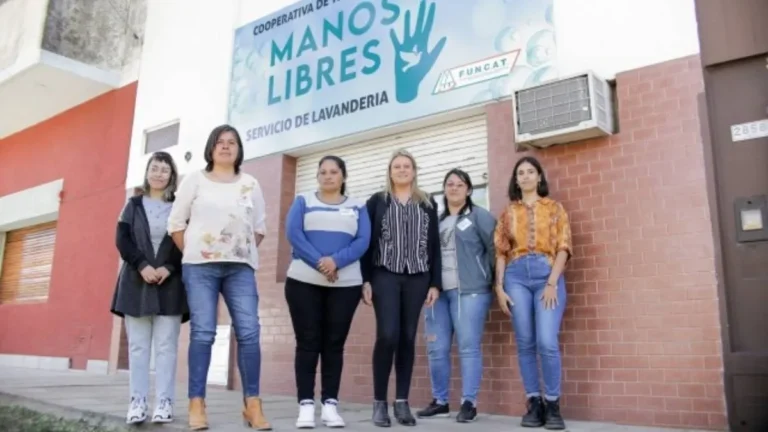 Mujeres inauguran un lavadero tras recuperar su libertad