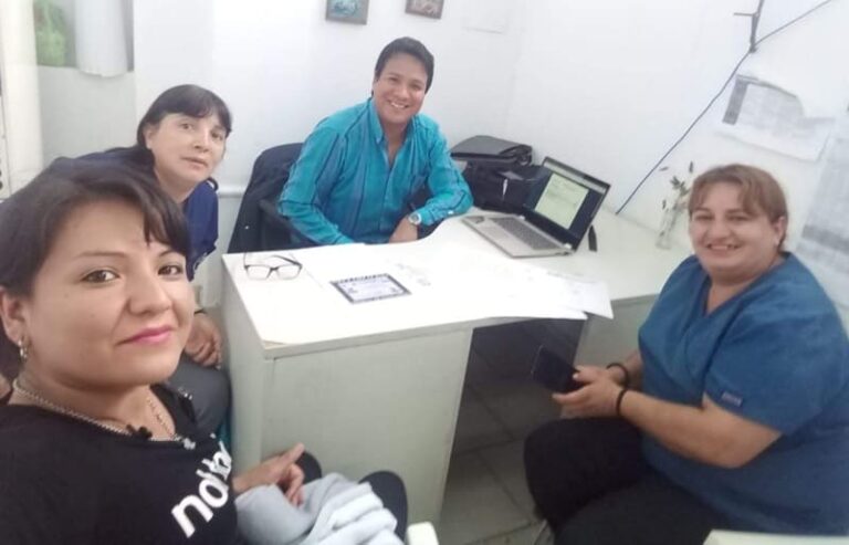 Capacitan a mujeres como cuidadoras domiciliarias profesionales