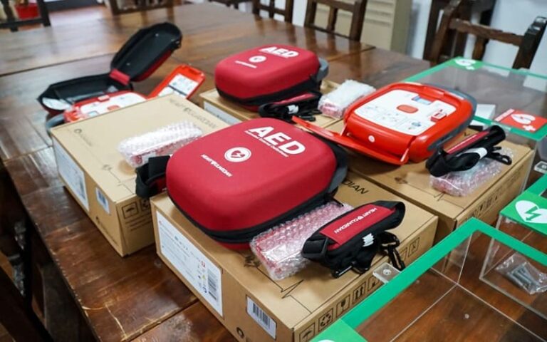 El municipio de Zapala recibió cinco desfibriladores para instalar en espacios públicos