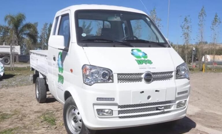 Empresas donan vehículo para transporte de reciclables