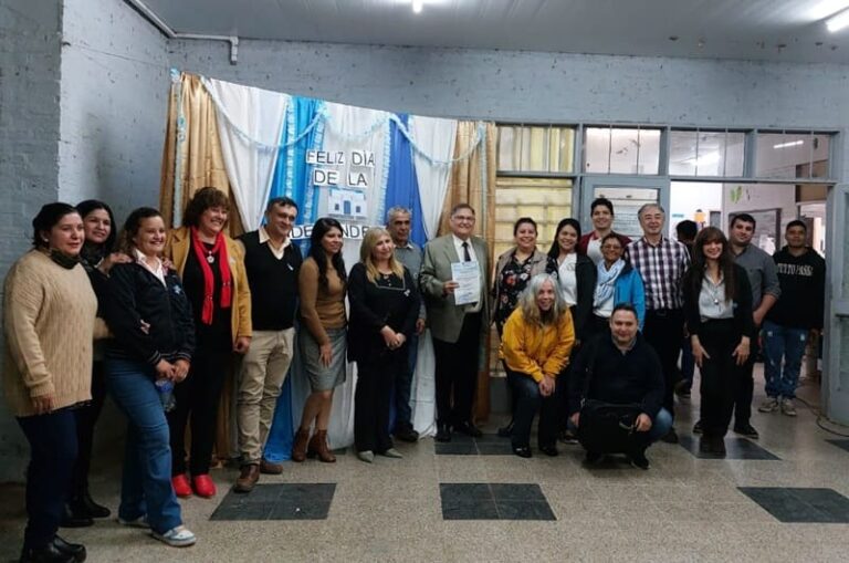 Instituto garantiza educación secundaria gratuita para adultos
