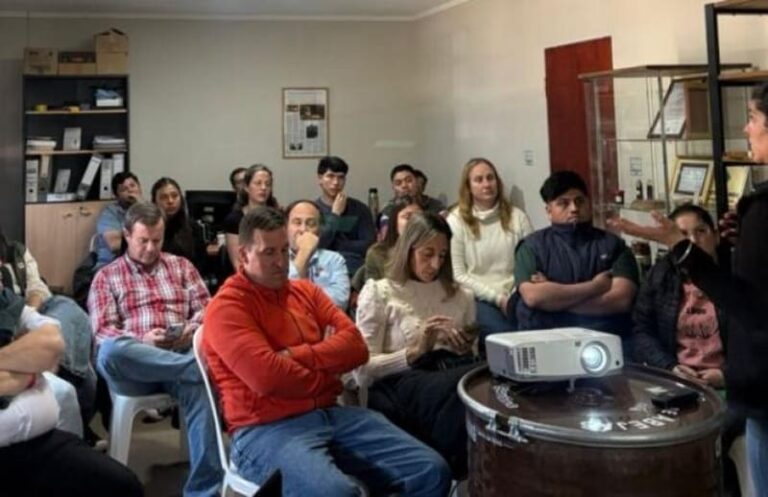 Instruyen sobre inocuidad alimentaria a apicultores