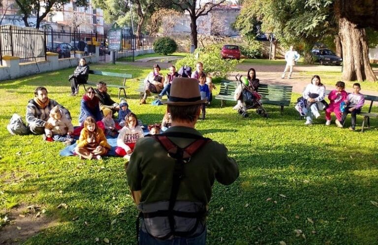 Titiriteros itinerantes llevan sus obras a plazas y centros infantiles