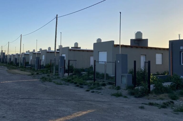 Construyen 81 viviendas con financiamiento provincial