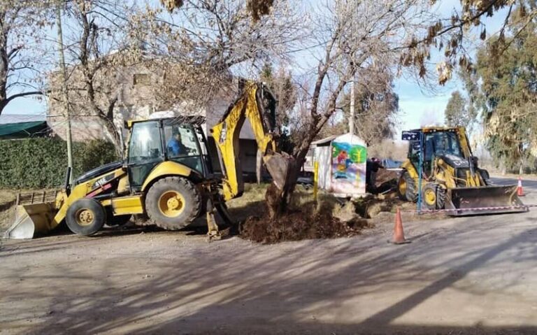 Extienden red de agua a zonas aisladas con tuberías