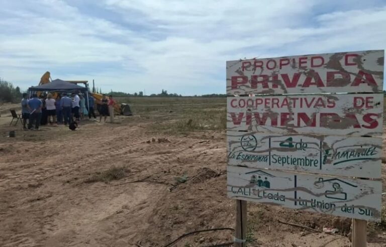 Habilitan la primera canilla de agua potable en nuevo barrio de Cipolletti