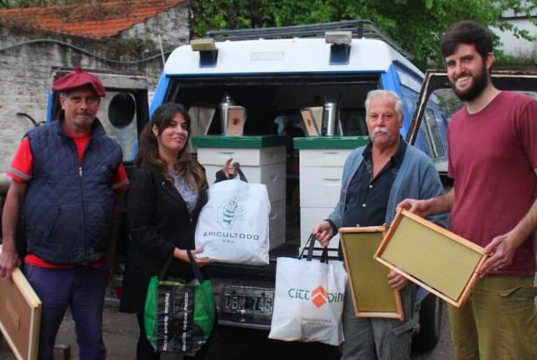 Jóvenes promueven la polinización con jardines especiales