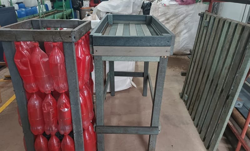 Producen postes y tablones con residuos urbanos
