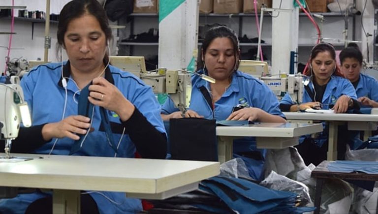 Confeccionan indumentaria para fuerzas de seguridad