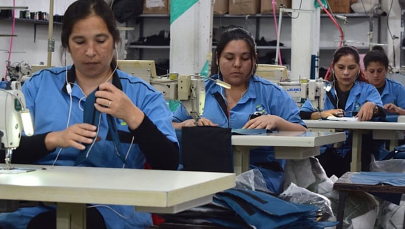 Confeccionan indumentaria para fuerzas de seguridad