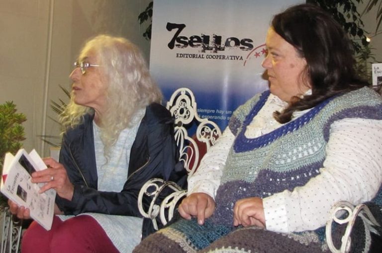 Editan libros con diferentes opciones de papel