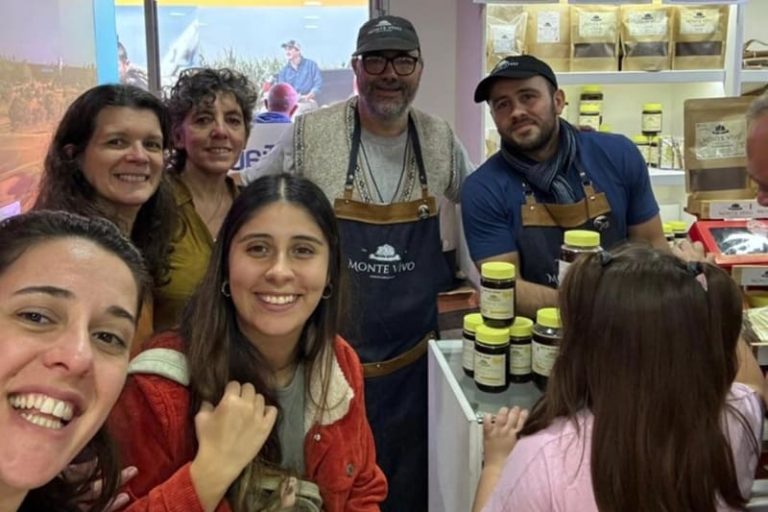 Elaboran alimentos a base de frutos del monte