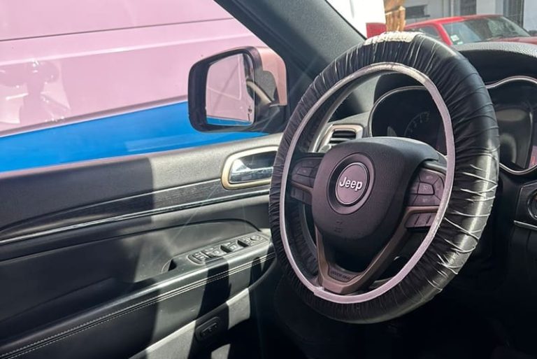 Fabrican fundas para autos con descartes textiles